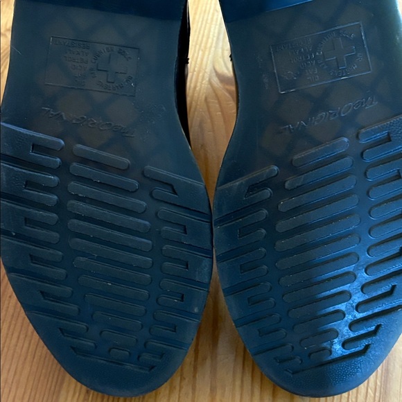 Dr. Martens Glossy Black Chelsea Boots - Picture 12 of 12